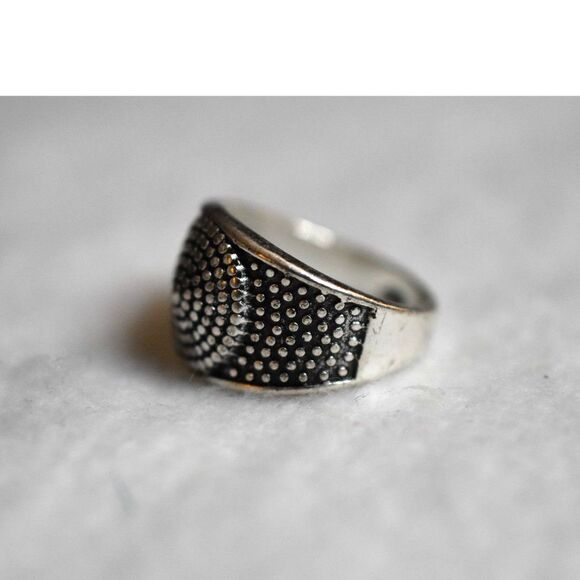 NWOT Southwestern Chunky Silver Tone Aztec Style Size 8 Unisex Ring - Picture 3 of 3